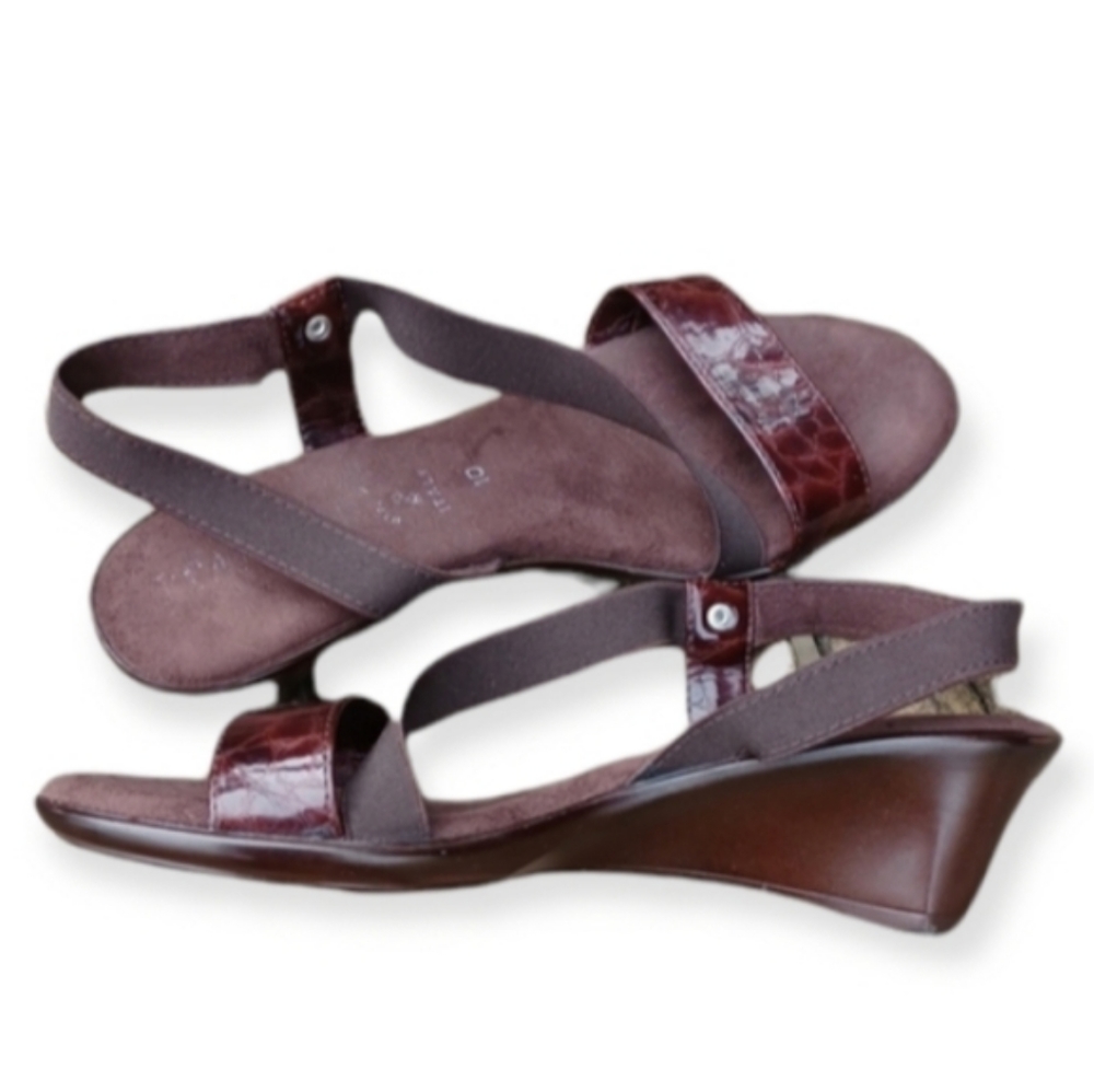 Italian brown leather sandals Size 10